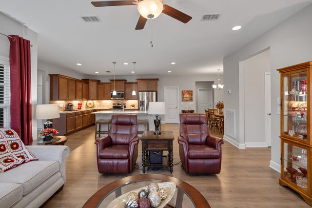 2436 Stonecenter Ln, Murfreesboro, TN 37128