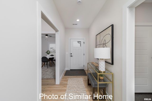 301 E DONAHUE Street, Eldridge, IA 52748