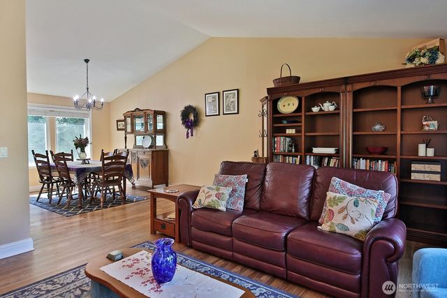 2130 Fairway Lane, Oak Harbor, WA 98277
