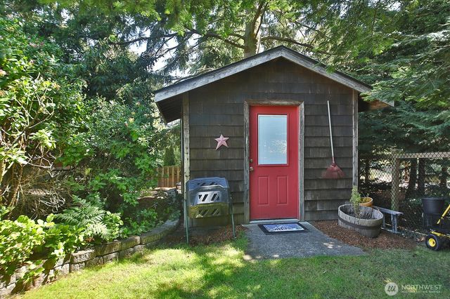 2130 Fairway Lane, Oak Harbor, WA 98277