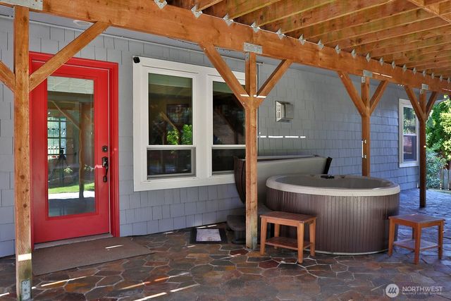 2130 Fairway Lane, Oak Harbor, WA 98277