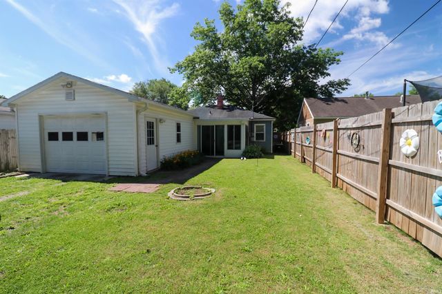 2416 W Memorial Drive, Muncie, IN 47302