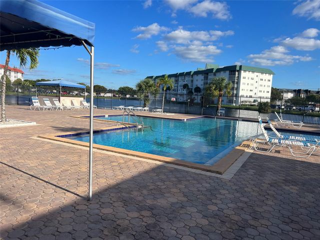 4751 NW 21st St 4P, Fort Lauderdale, FL 33313