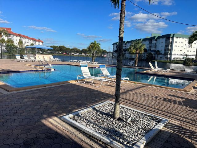 4751 NW 21st St 4P, Fort Lauderdale, FL 33313