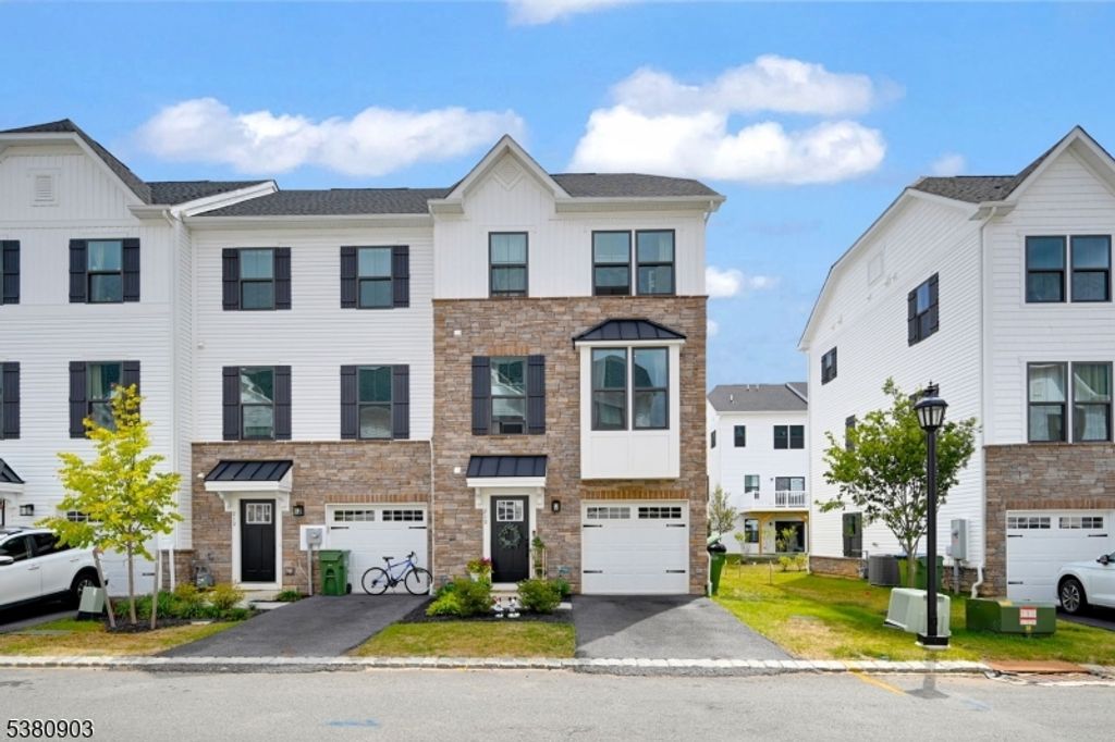 210 E Stiger St, Hackettstown Town, NJ 07840