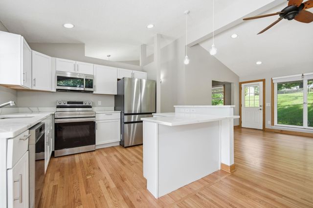 1475 Valley Drive, Burnsville, MN 55337