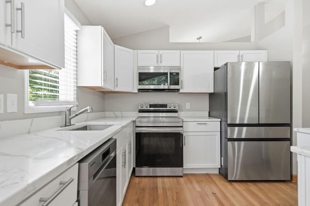1475 Valley Drive, Burnsville, MN 55337