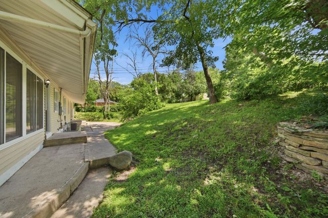 1475 Valley Drive, Burnsville, MN 55337