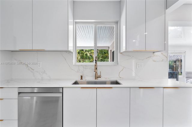 4440 NE 17th Ave, Oakland Park, FL 33334