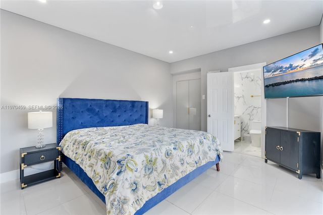 4440 NE 17th Ave, Oakland Park, FL 33334