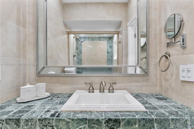 4440 NE 17th Ave, Oakland Park, FL 33334