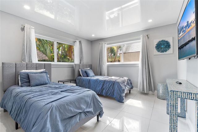 4440 NE 17th Ave, Oakland Park, FL 33334