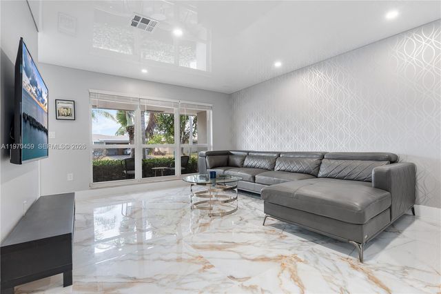 4440 NE 17th Ave, Oakland Park, FL 33334