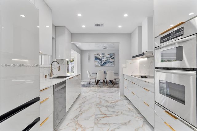 4440 NE 17th Ave, Oakland Park, FL 33334