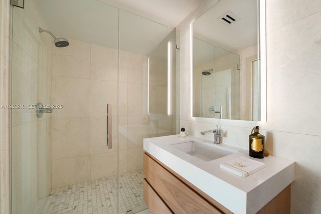 5600 Collins Ave PH D, Miami Beach, FL 33140