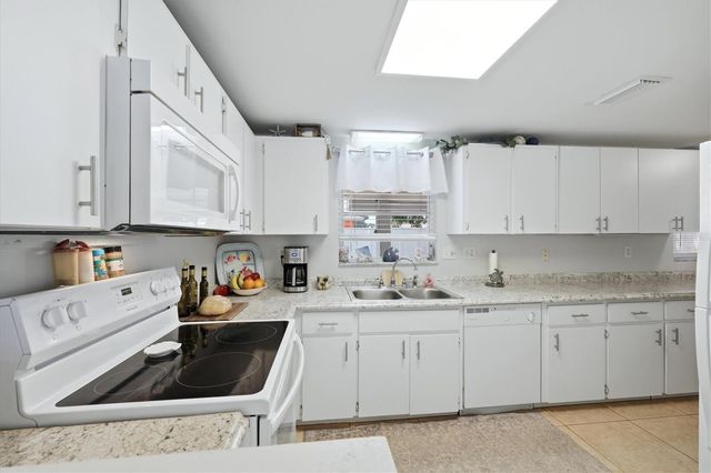 630 E SEMINOLE DRIVE, Venice, FL 34293