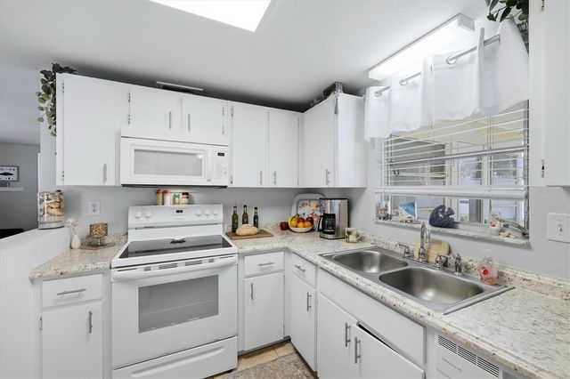 630 E SEMINOLE DRIVE, Venice, FL 34293