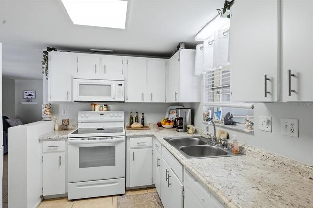 630 E SEMINOLE DRIVE, Venice, FL 34293