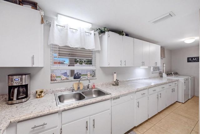 630 E SEMINOLE DRIVE, Venice, FL 34293
