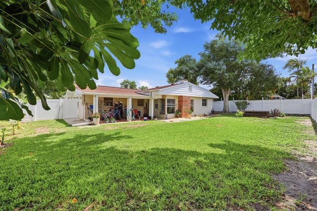 630 E SEMINOLE DRIVE, Venice, FL 34293