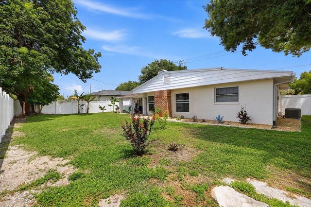 630 E SEMINOLE DRIVE, Venice, FL 34293
