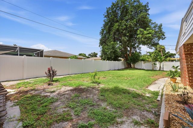 630 E SEMINOLE DRIVE, Venice, FL 34293
