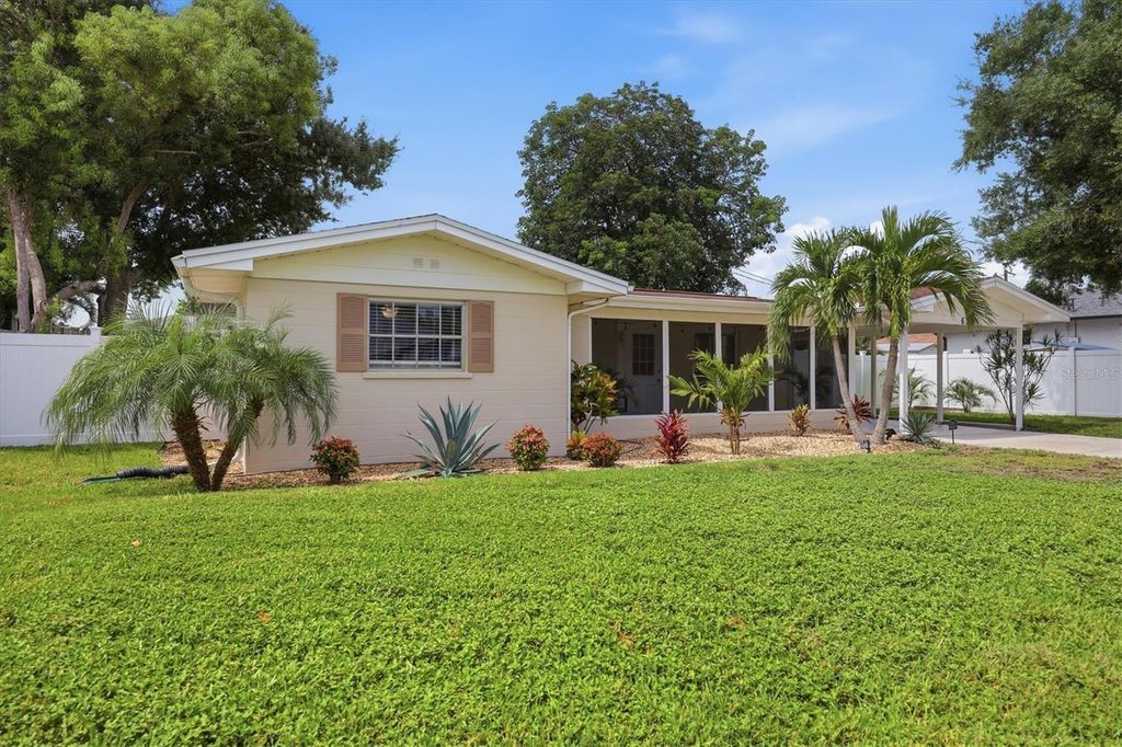 630 E SEMINOLE DRIVE, Venice, FL 34293