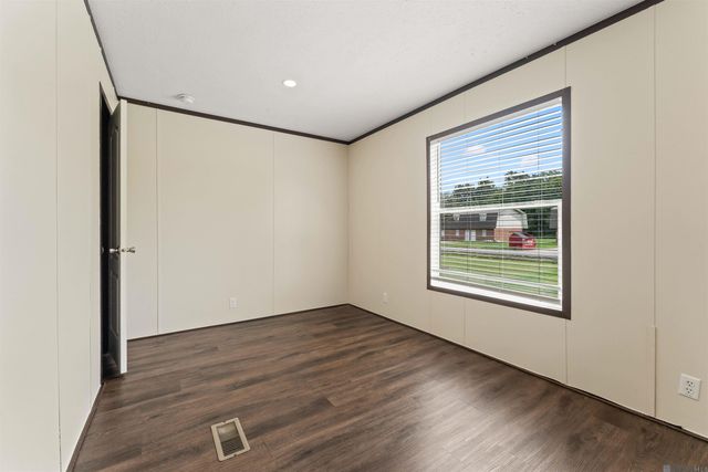 12487 Hebert Rd, Gonzales, LA 70737