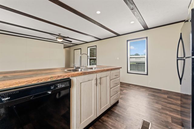 12487 Hebert Rd, Gonzales, LA 70737
