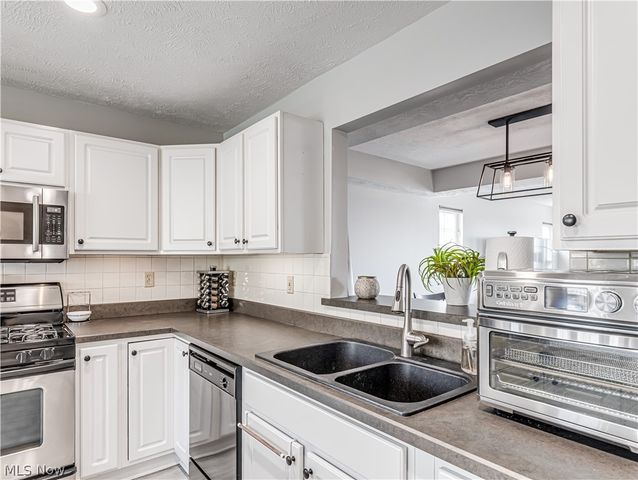 1219 W 69th Street, Cleveland, OH 44102