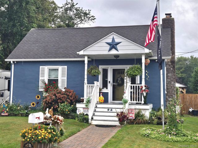 96 Trafalgar Drive, Shirley, NY 11967