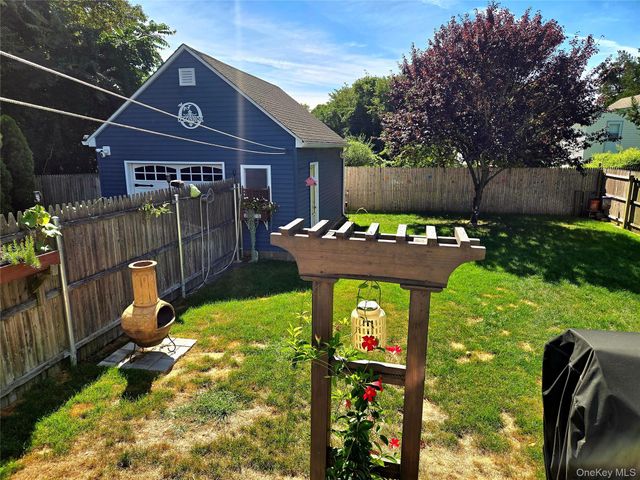 96 Trafalgar Drive, Shirley, NY 11967