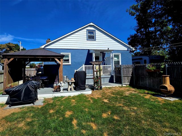 96 Trafalgar Drive, Shirley, NY 11967