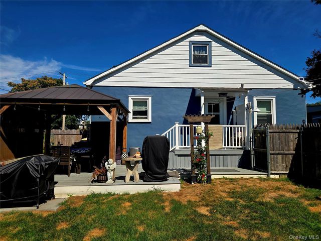 96 Trafalgar Drive, Shirley, NY 11967