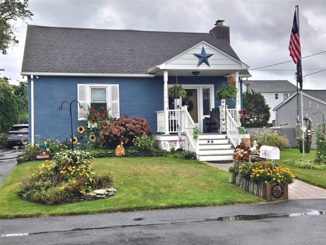 96 Trafalgar Drive, Shirley, NY 11967