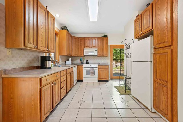 9 Autumn Lane, Newbury, NH 03255