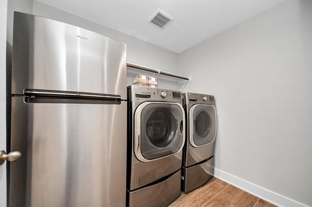 7723 Stratford Hall Drive, Rosharon, TX 77583