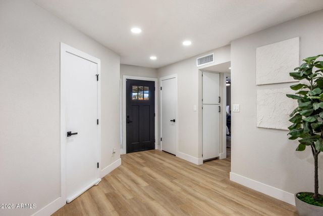 5117 E BECK Lane, Scottsdale, AZ 85254