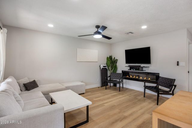 5117 E BECK Lane, Scottsdale, AZ 85254