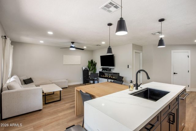 5117 E BECK Lane, Scottsdale, AZ 85254