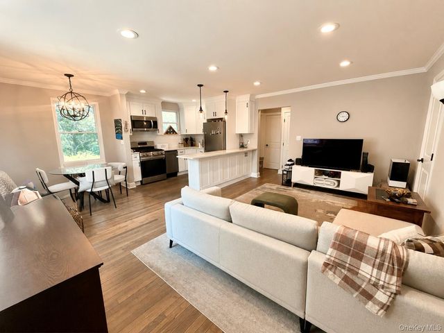54 Glen Keith Road L, Glen Cove, NY 11542