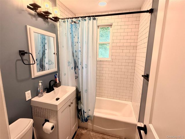 54 Glen Keith Road L, Glen Cove, NY 11542