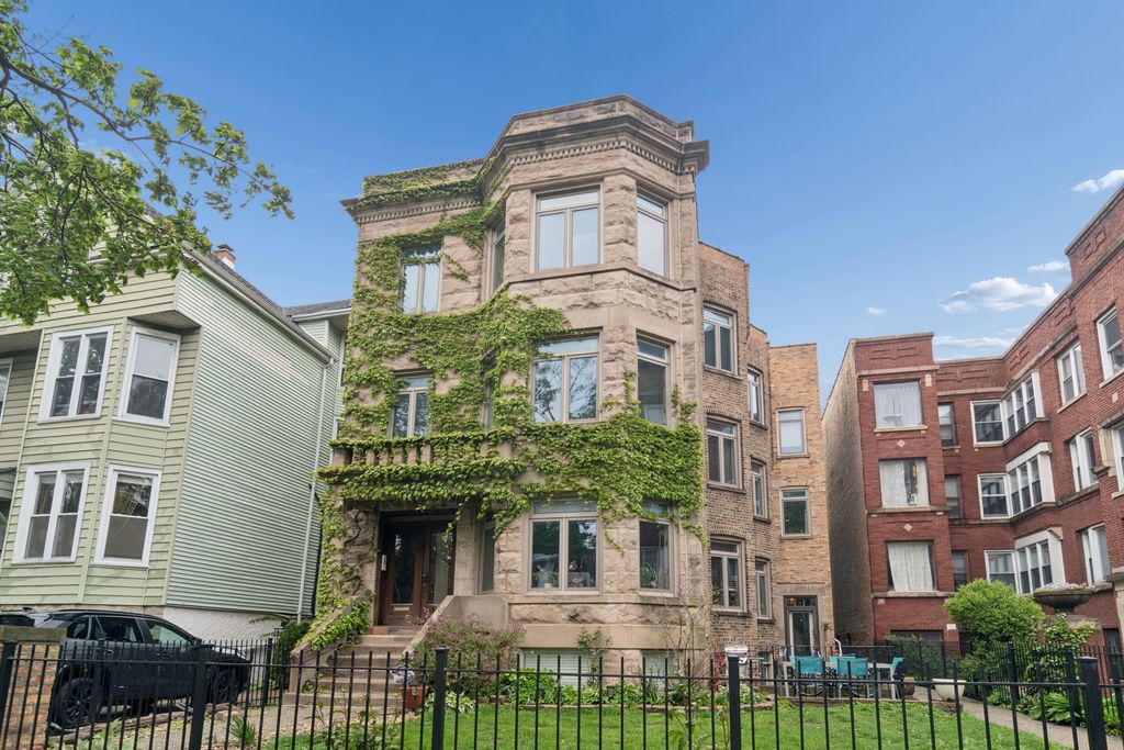 Image 1 of property listing at 1234 W Winnemac Avenue 4, Chicago, IL 60640