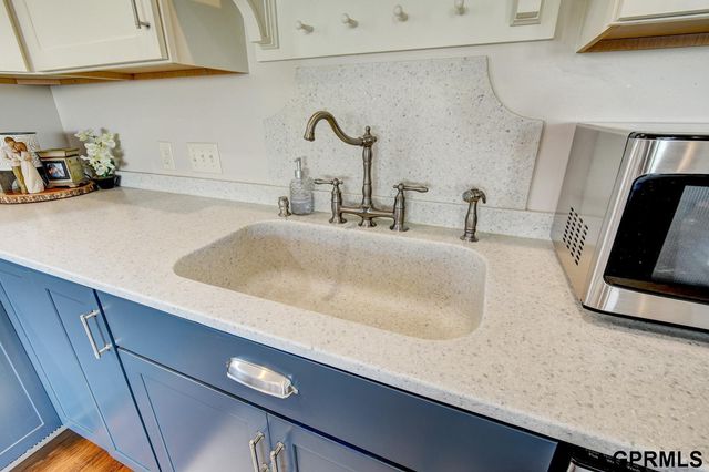 8523 Riverdale Road, Plattsmouth, NE 68046