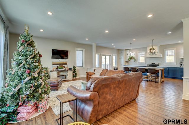 8523 Riverdale Road, Plattsmouth, NE 68046