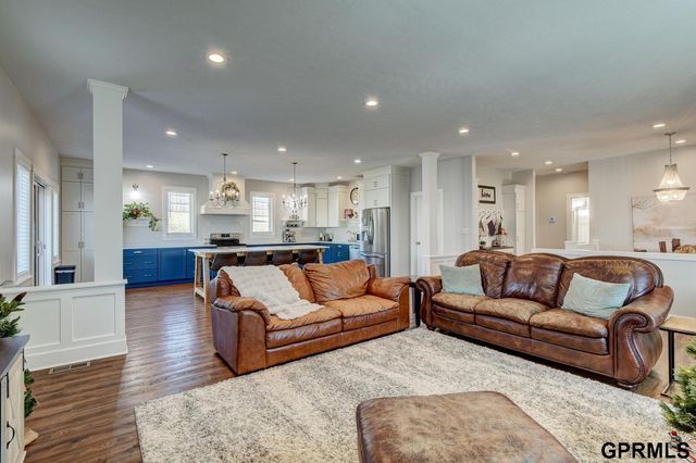 8523 Riverdale Road, Plattsmouth, NE 68046