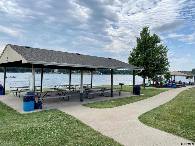 8523 Riverdale Road, Plattsmouth, NE 68046