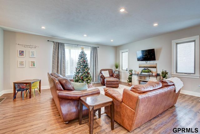 8523 Riverdale Road, Plattsmouth, NE 68046