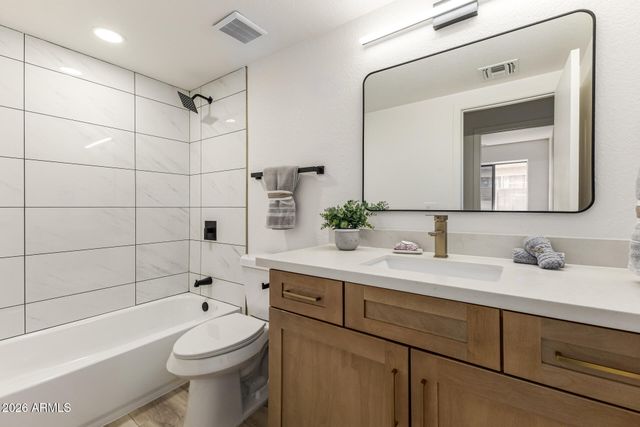 6210 W SOUTHGATE Street, Phoenix, AZ 85043