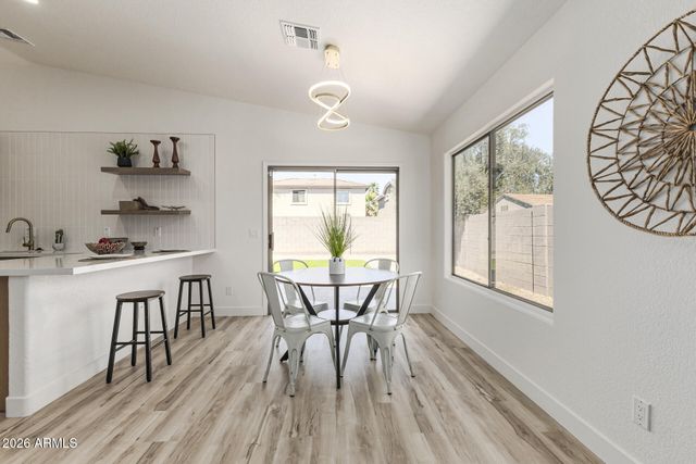 6210 W SOUTHGATE Street, Phoenix, AZ 85043